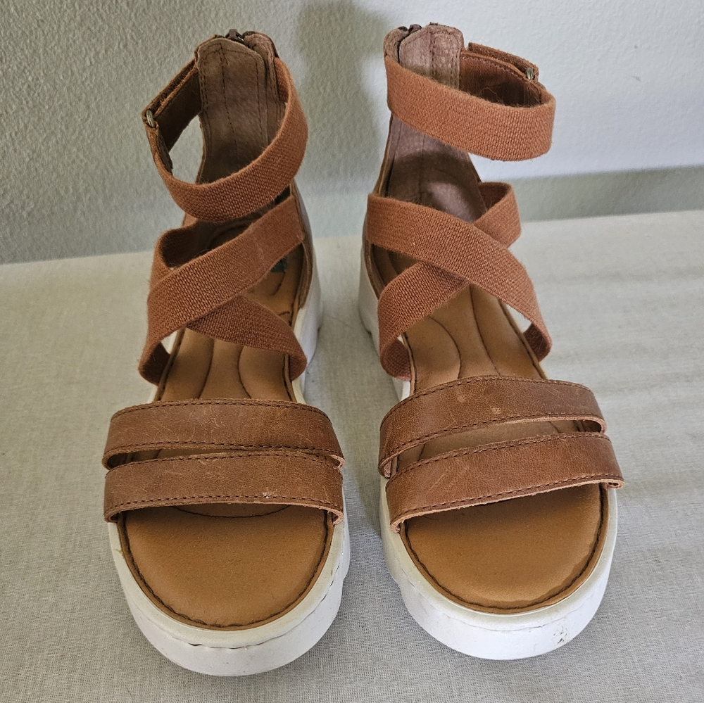 Born sandals